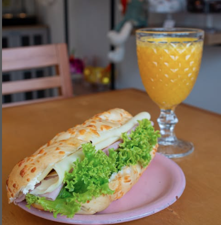 Sanduíche de presunto com cream cheese,