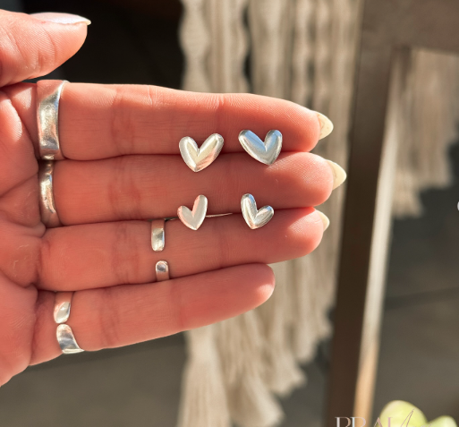 Brincos de coração em prata 925