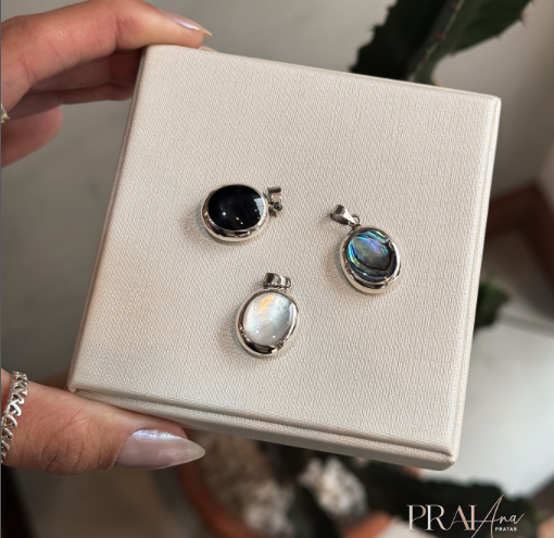 Pingente oval dupla face com madrepérola e Abalone