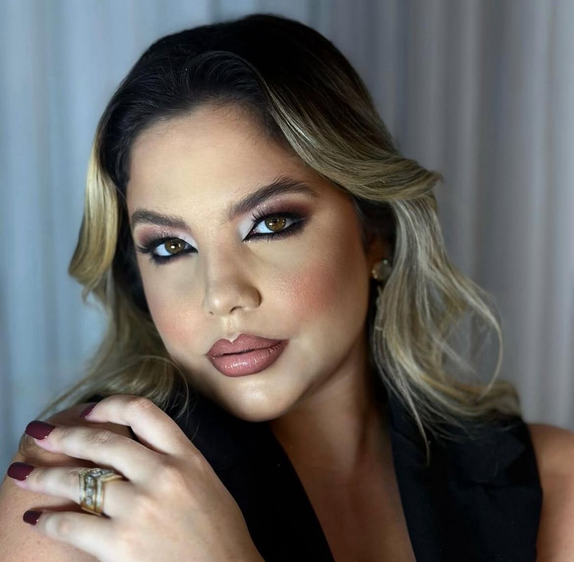 Maquiagem e Penteados