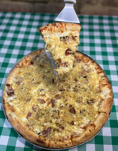 Pizza no forno á lenha